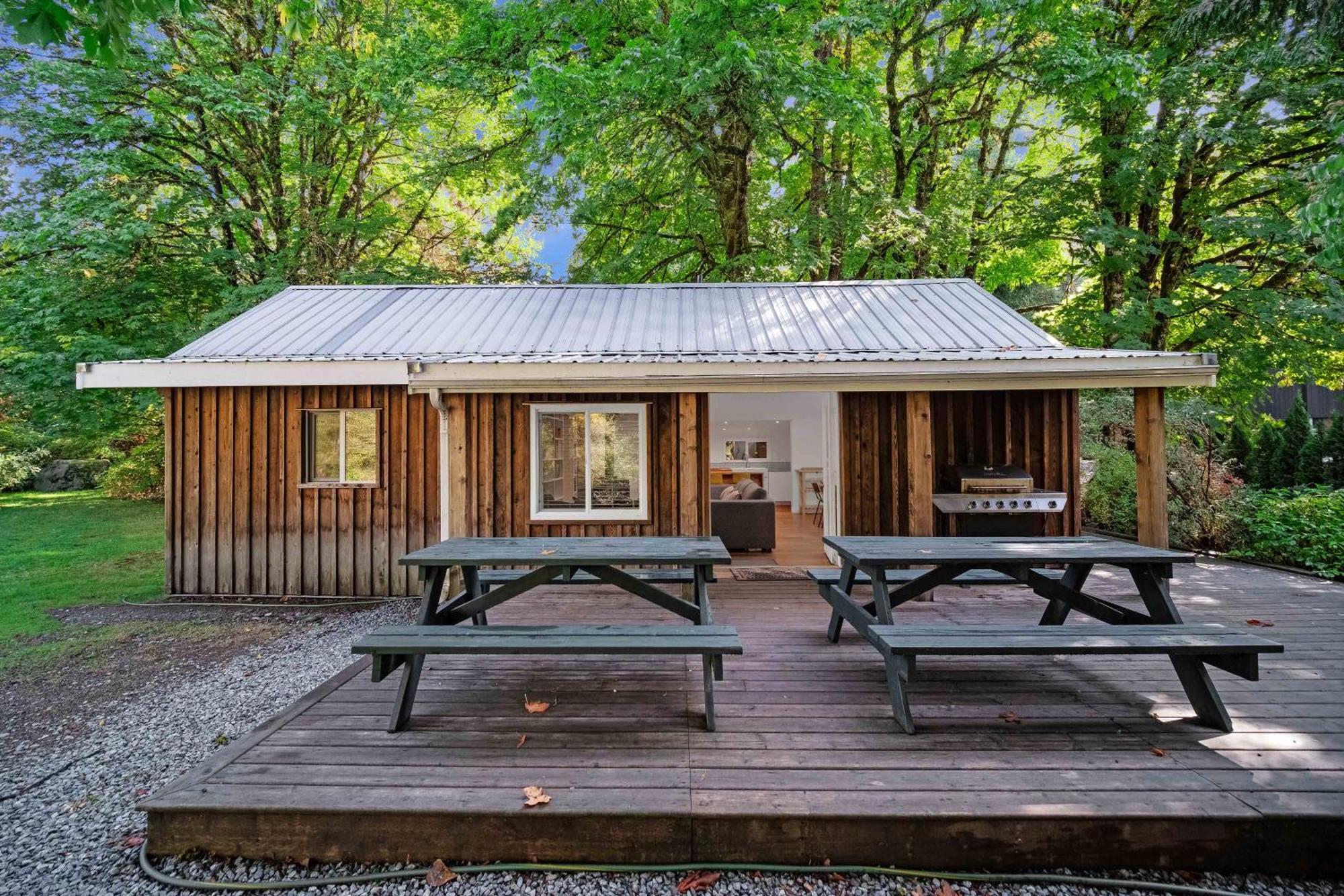 Sunwolf Riverside Cabins Brackendale Экстерьер фото