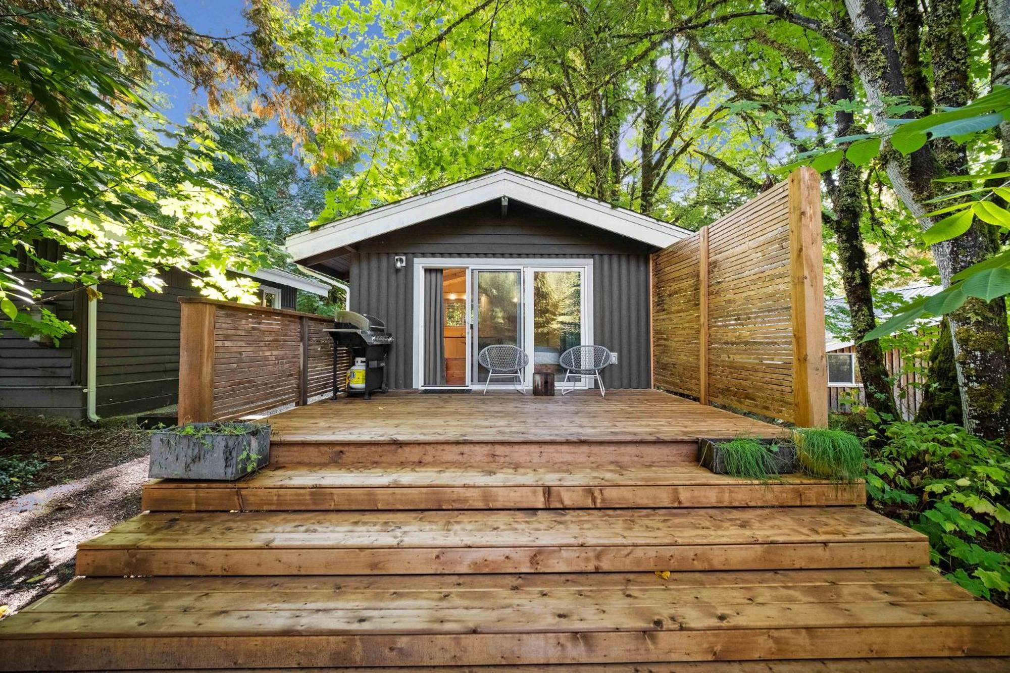 Sunwolf Riverside Cabins Brackendale Экстерьер фото