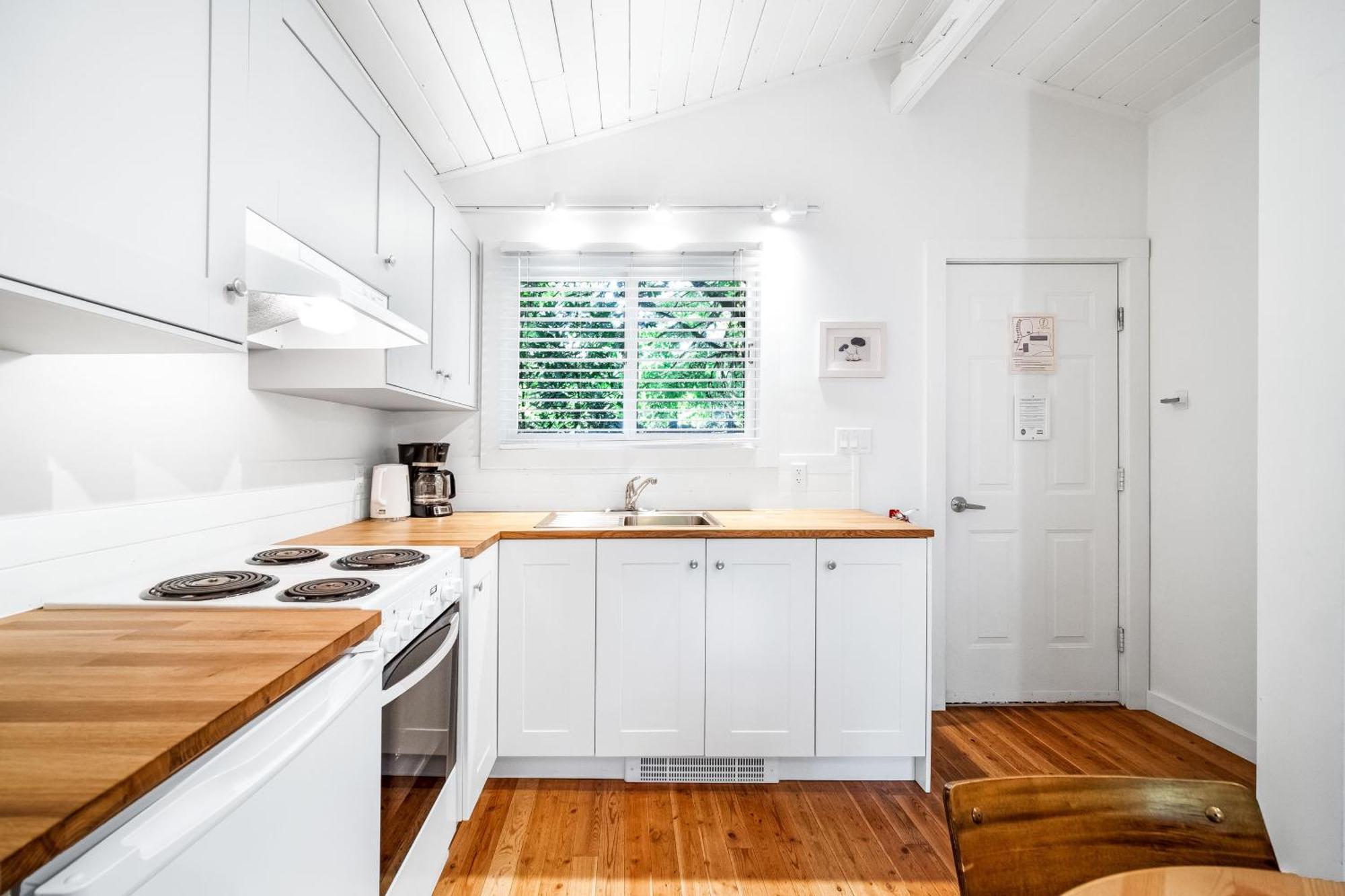 Sunwolf Riverside Cabins Brackendale Экстерьер фото