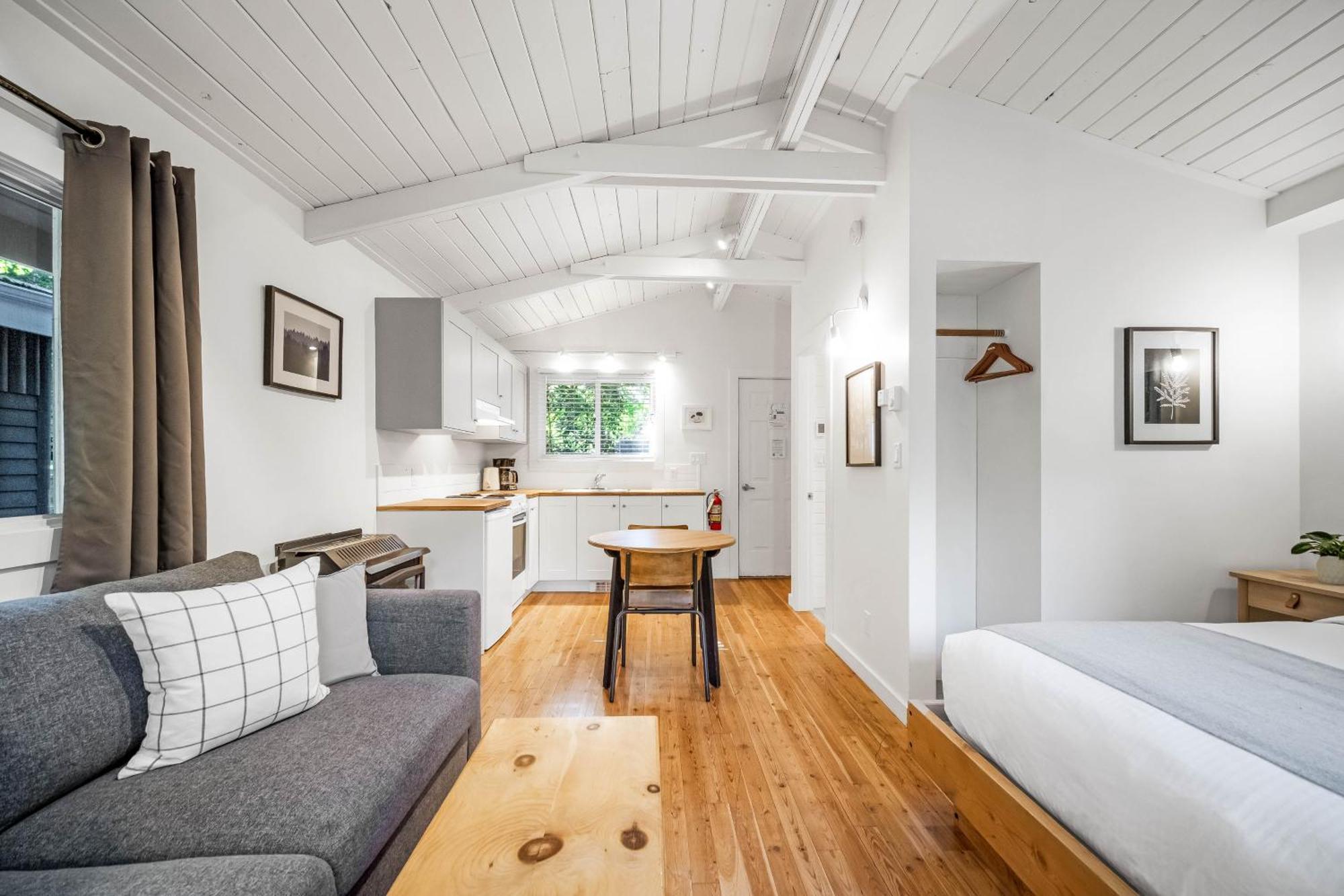 Sunwolf Riverside Cabins Brackendale Экстерьер фото