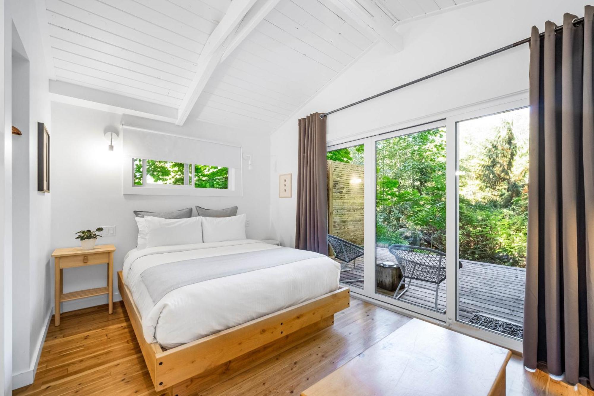 Sunwolf Riverside Cabins Brackendale Экстерьер фото