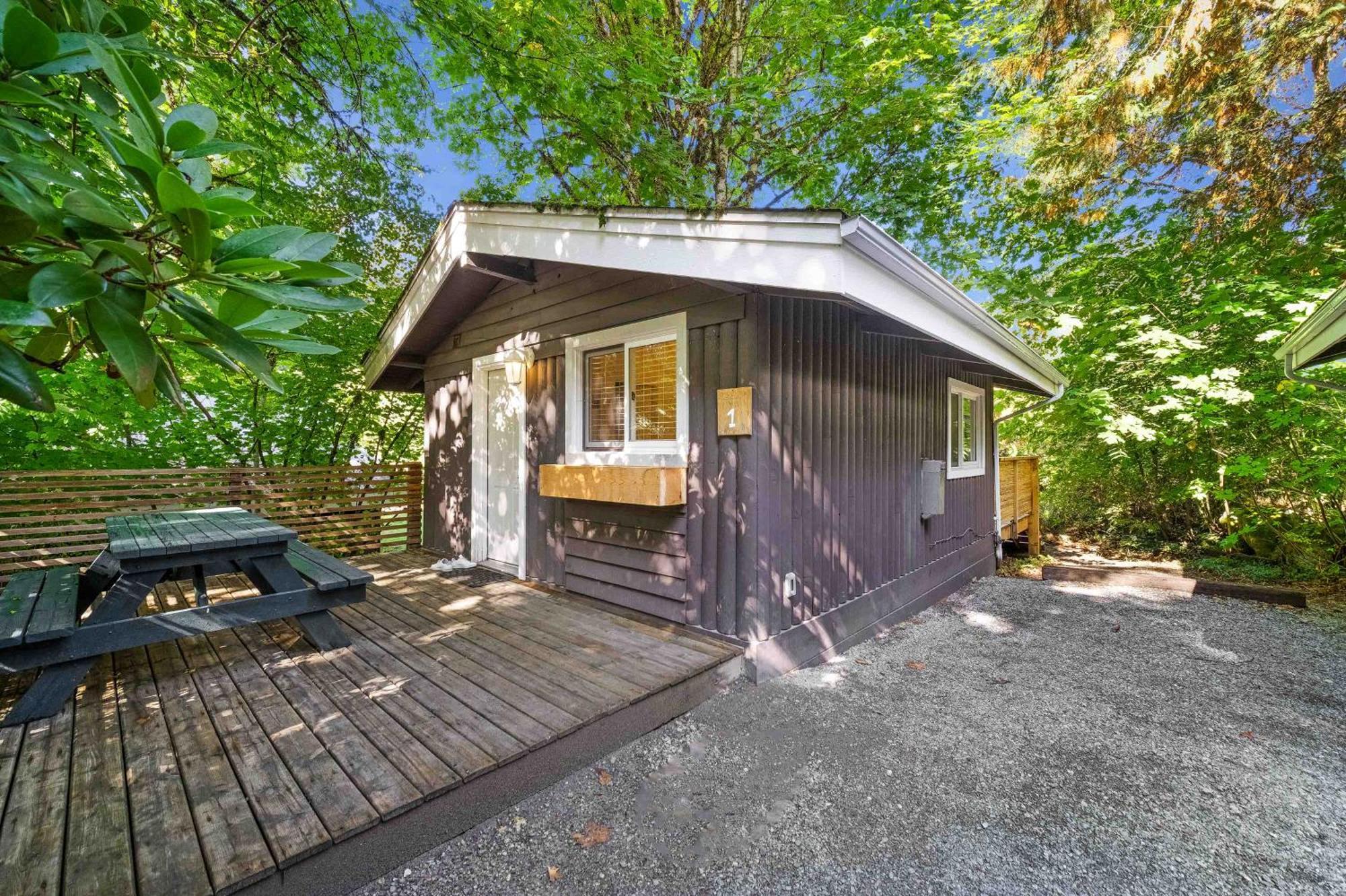 Sunwolf Riverside Cabins Brackendale Экстерьер фото