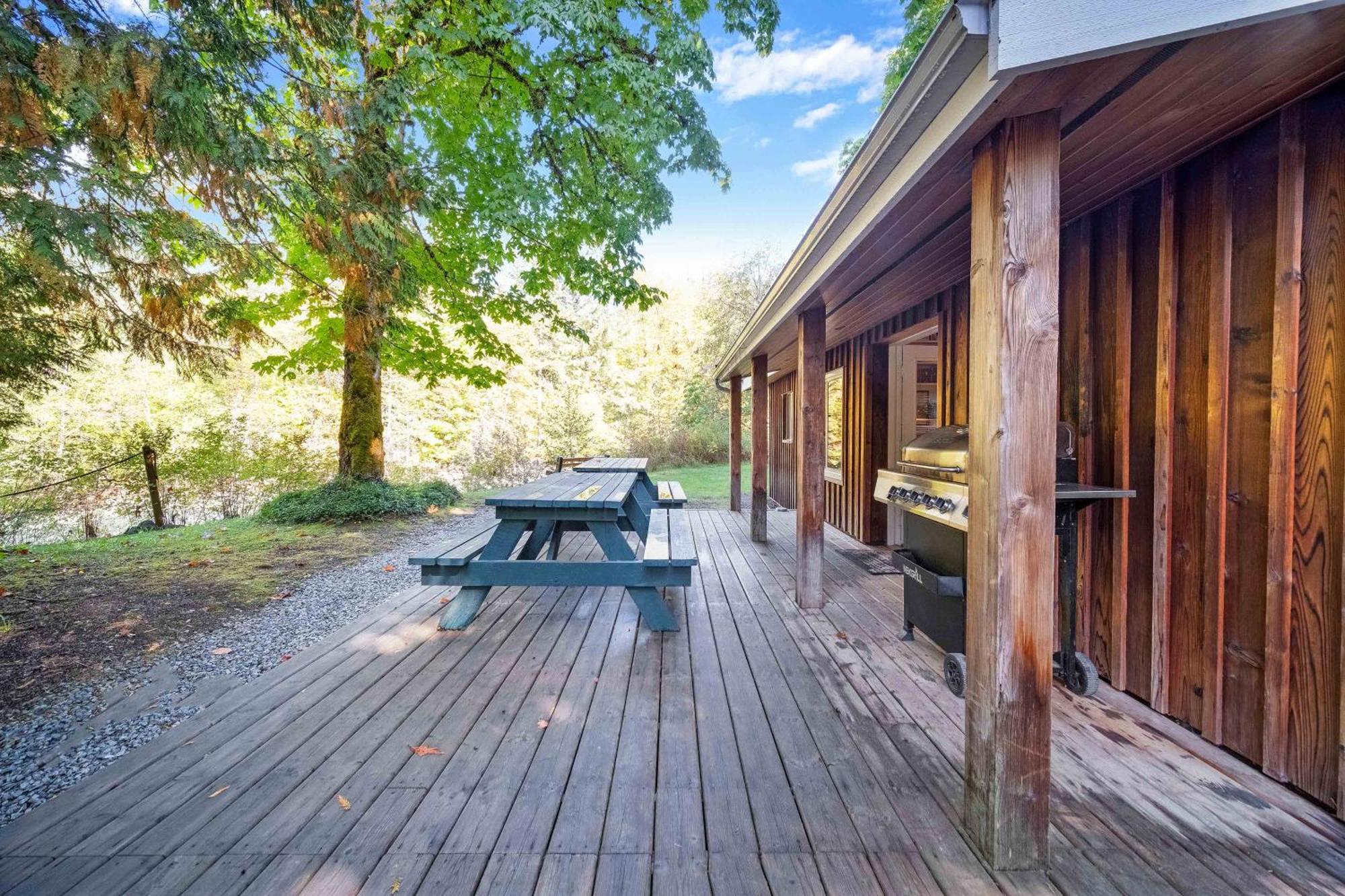 Sunwolf Riverside Cabins Brackendale Экстерьер фото