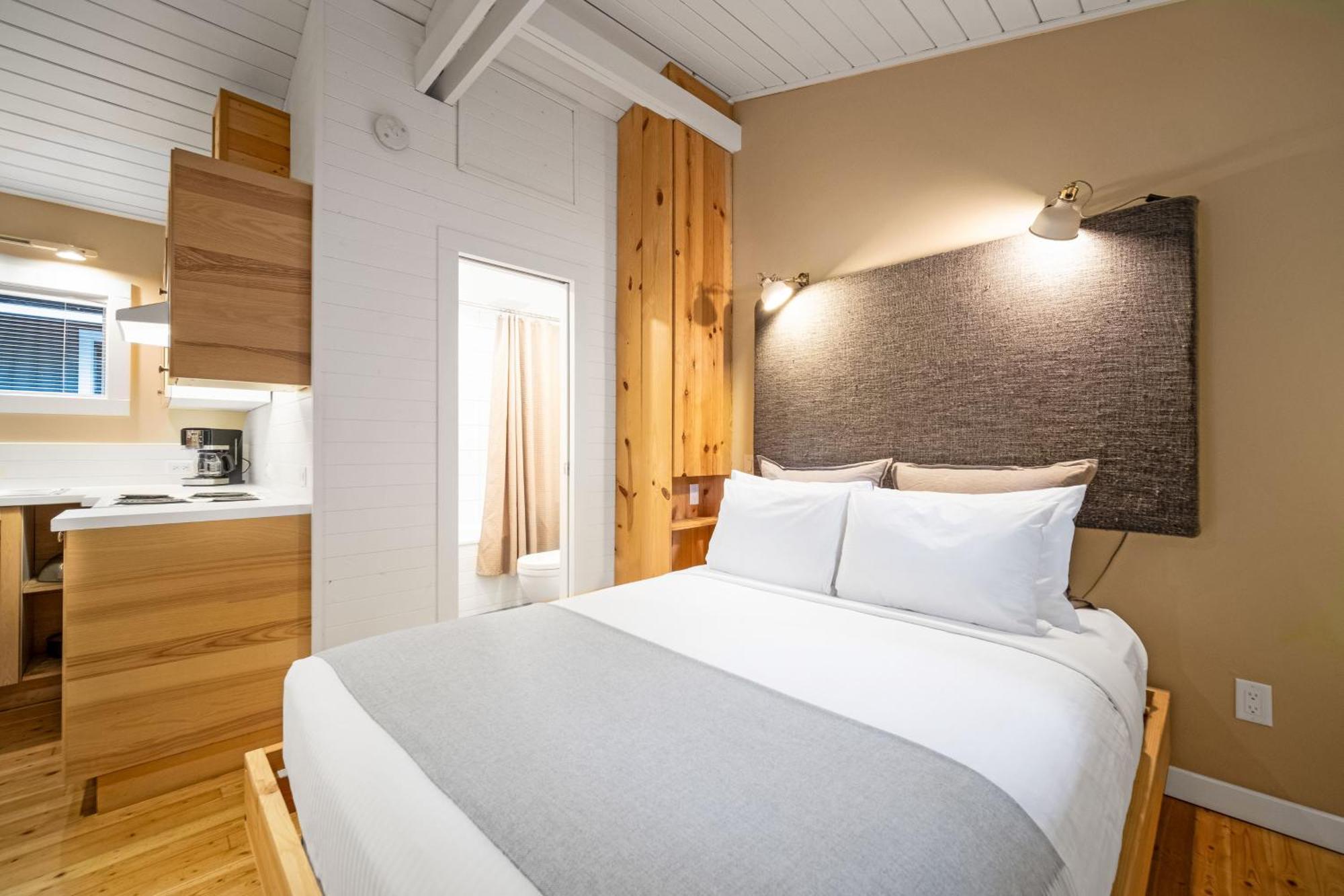 Sunwolf Riverside Cabins Brackendale Экстерьер фото