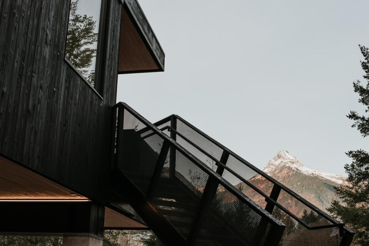 Sunwolf Riverside Cabins Brackendale Экстерьер фото